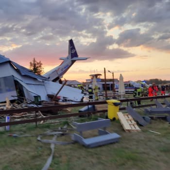 Po pádu letadla v Polsku zemřelo pět lidí a další jsou zranění