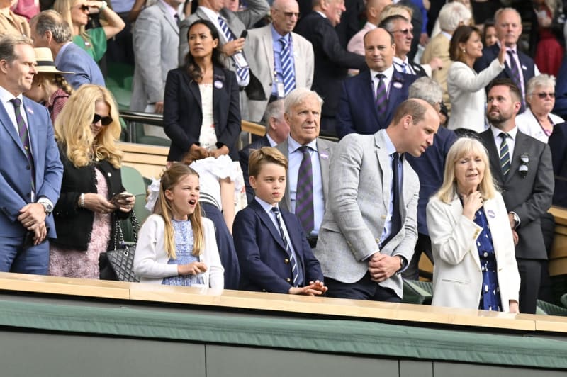 Princ George a princezna Charlotte si finálový Wimbledon náramně úžívali.