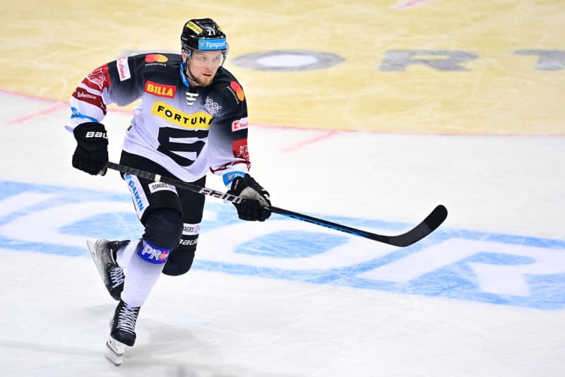 Hokejista Ostap Safin se rozhodl vzdát českého občanství, aby snáze získal angažmá v Rusku.