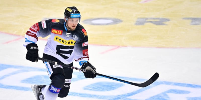 Hokejista Ostap Safin se rozhodl vzdát českého občanství, aby snáze získal angažmá v Rusku.