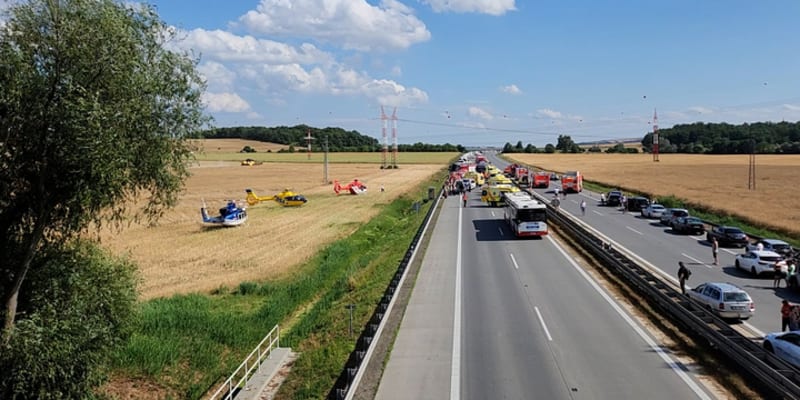 Nehodě dvou autobusů na D2 u Brna