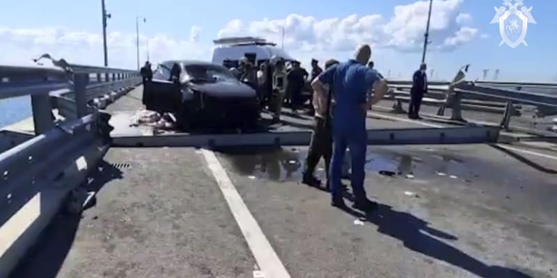 Most na Krym poškodily ukrajinské námořní drony, tvrdí ruské úřady i média