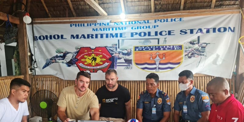 Čeští ochranáři a námořní policie Maritime Group Bohol