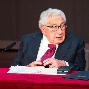 bývalý americký ministr zahraničí a respektovaný odborník na světovou diplomacii Henry Kissinger