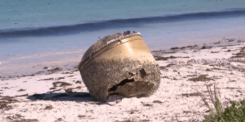 Záhada předmětu vyplaveného na pláž rozluštěna. Šlo o objekt z vesmíru, skončil ve skladu