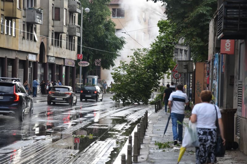 Bouře se silným větrem a vydatnými srážkami si v Chorvatsku vyžádala několik obětí.