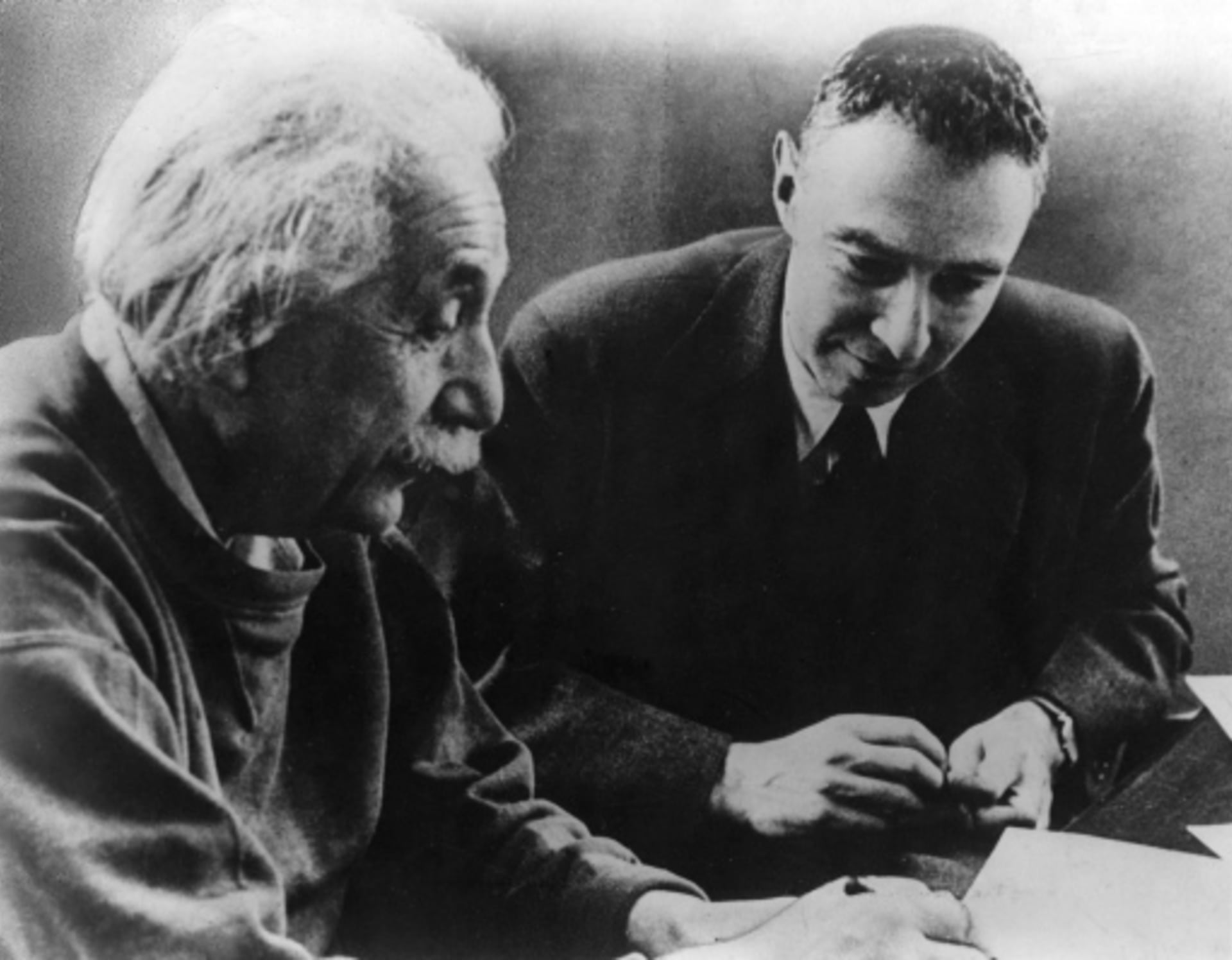S Albertem Einsteinem měl Oppenheimer dobrý vztah.