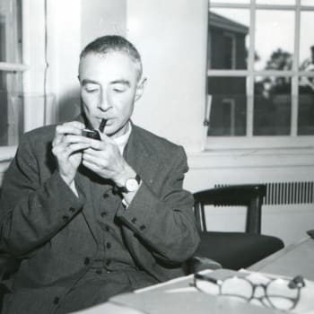 J. Robert Oppenheimer byl geniální vědec.