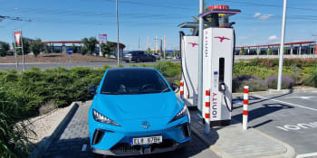 Elektromobilita v ČR: Rychle přibývá nabíjecích stanic, aut na elektřinu se ale prodá minimum