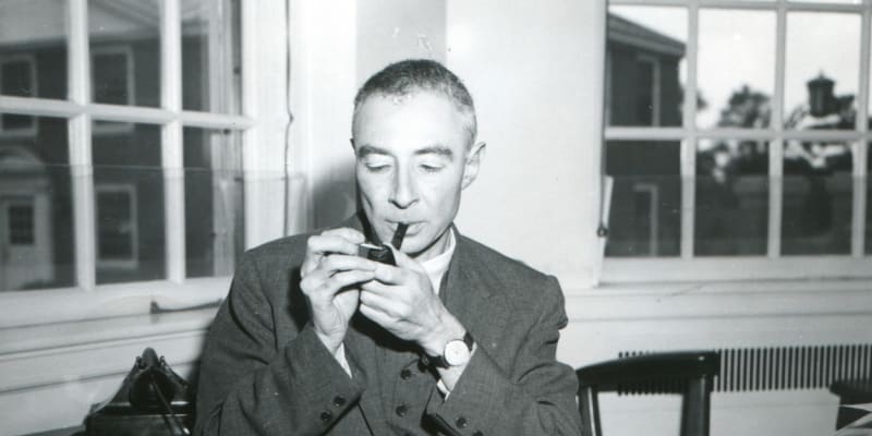 Takhle vypadal skutečný J. Robert Oppenheimer. Byl geniální vědec.