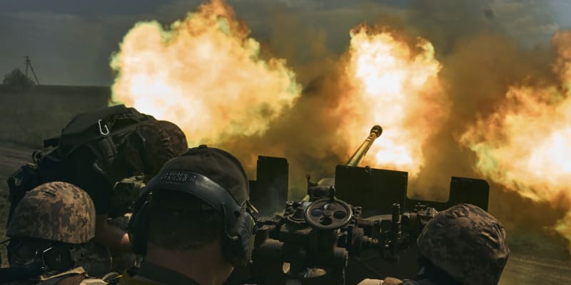 Ukrajinští vojáci útočí na ruské pozice u Bachmutu