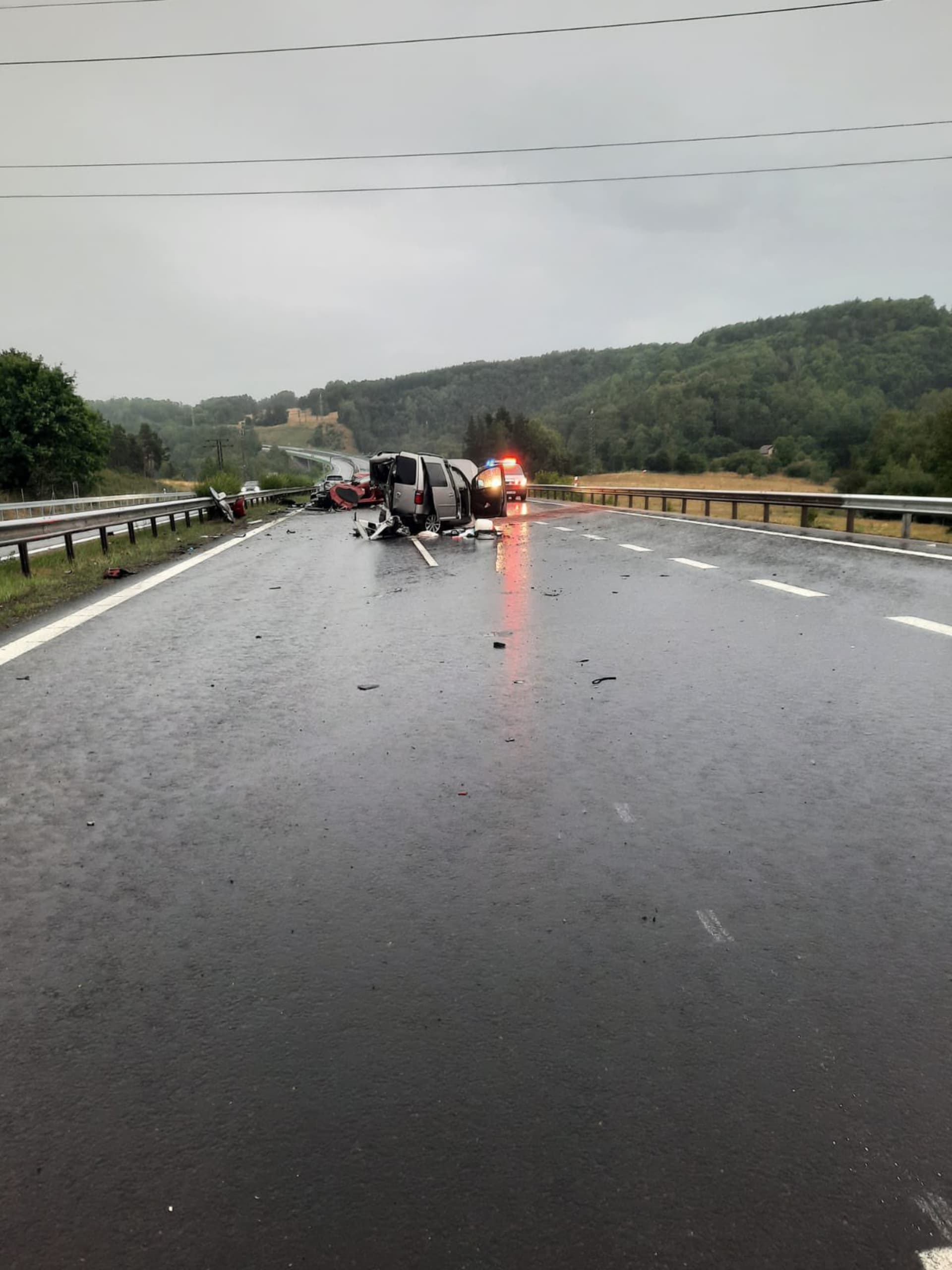 U hromadné nehody na dálnici D6 na Sokolovsku zasahovaly dva záchranářské vrtulníky. (Ilustrační snímek)