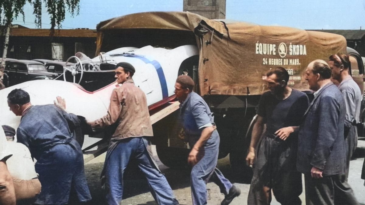 Takto vyráželi škodováci do Le Mans v dusném roce 1950.