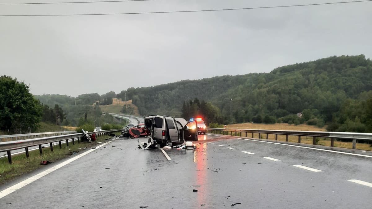 U hromadné nehody na dálnici D6 na Sokolovsku zasahovaly dva záchranářské vrtulníky. (Ilustrační snímek)