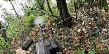 Záběry brutální přestřelky u Bachmutu. Ukrajinský „Rambo“ se zranil po dopadu ruské bomby