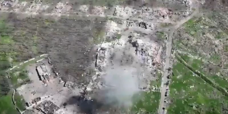 Záběry z bojů ve vybombardované Marjince
