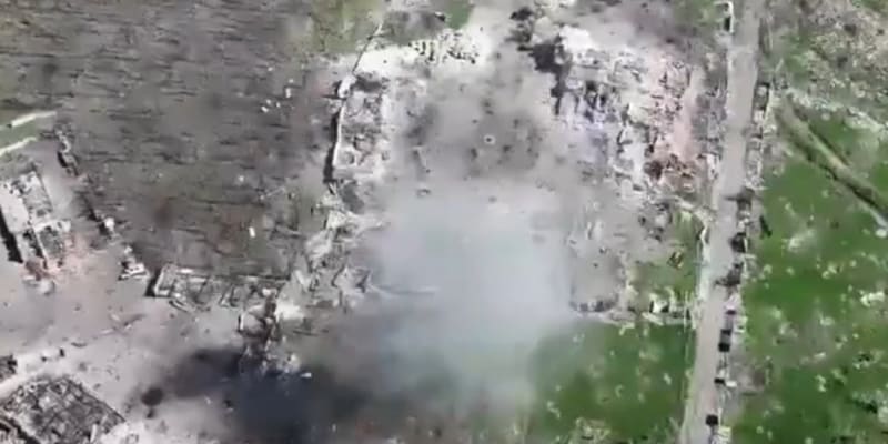 Záběry z bojů ve vybombardované Marjince