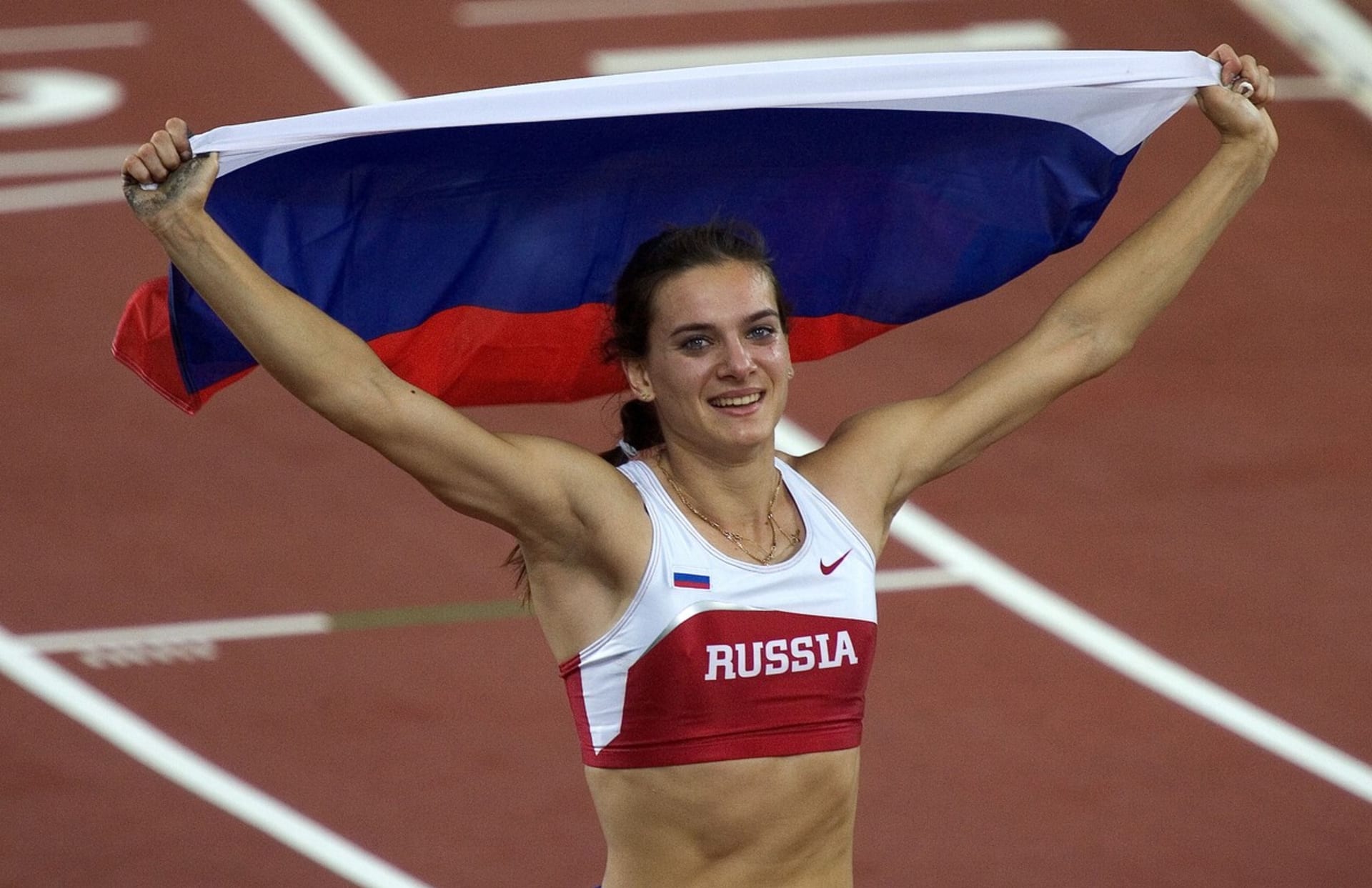 Opravdu jsou politika a sport dvěma světy, které se nikde neprotínají? Třeba ruská atletka Jelena Isinbajevová patřila k velkým Putinovým podporovatelům.