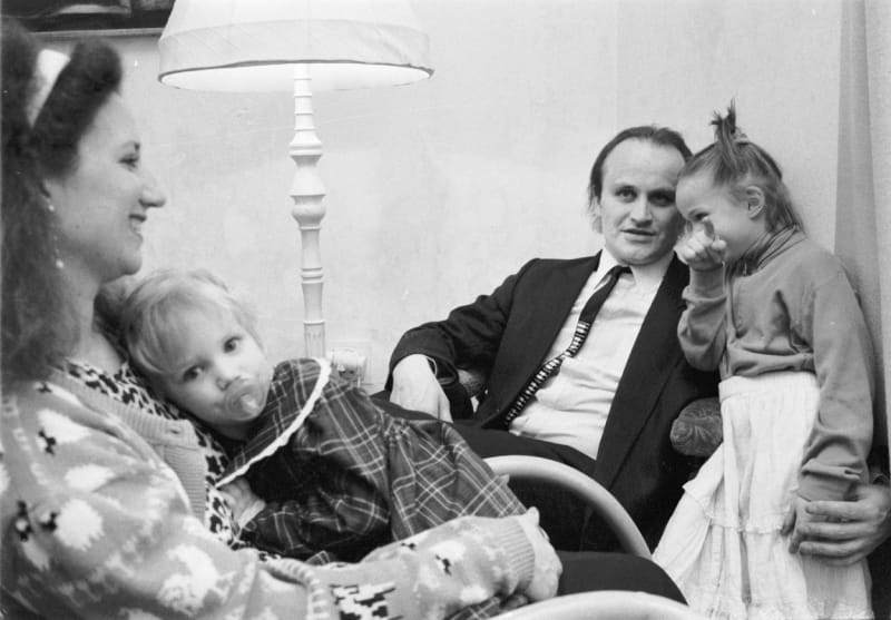 Michael Kocáb na archivním snímku se svou rodinoi.