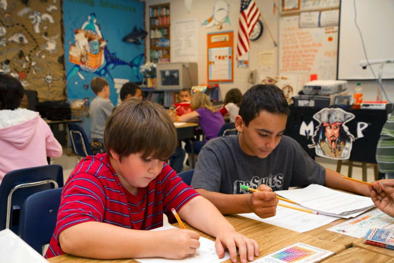 Školní výsledky dětí v USA jdou od desíti k pěti