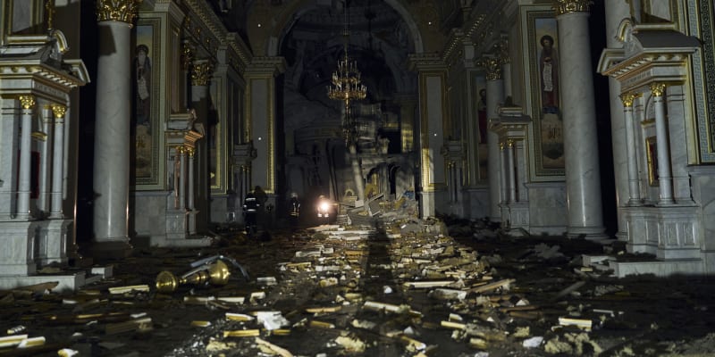 Rusové poničili katedrálu v Oděse.