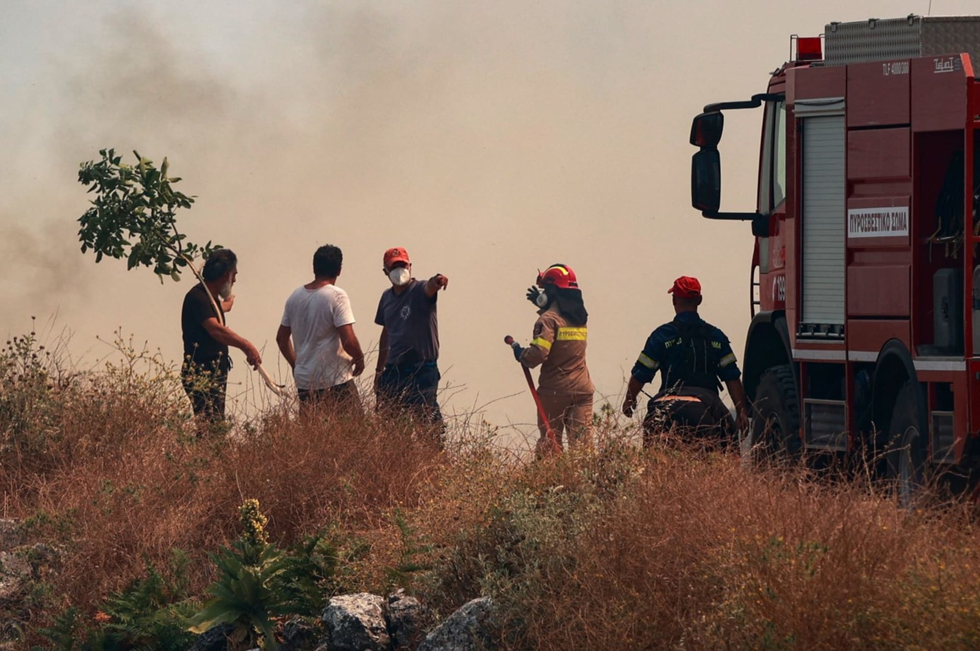 Řecký ostrov Rhodos zasáhly ničivé požáry.