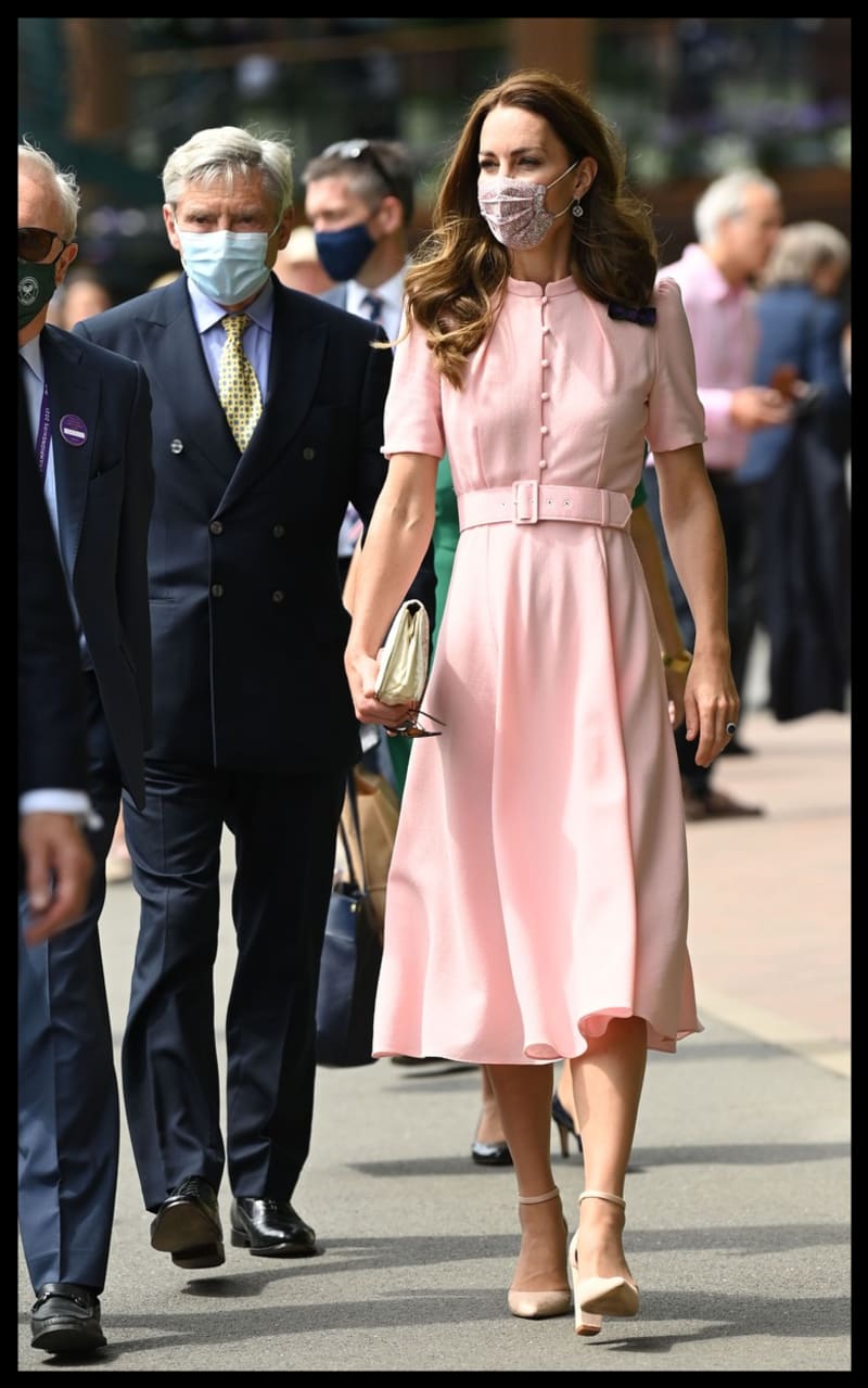 Elegance a správně zvolený střih šatů je u Kate na prvním místě.