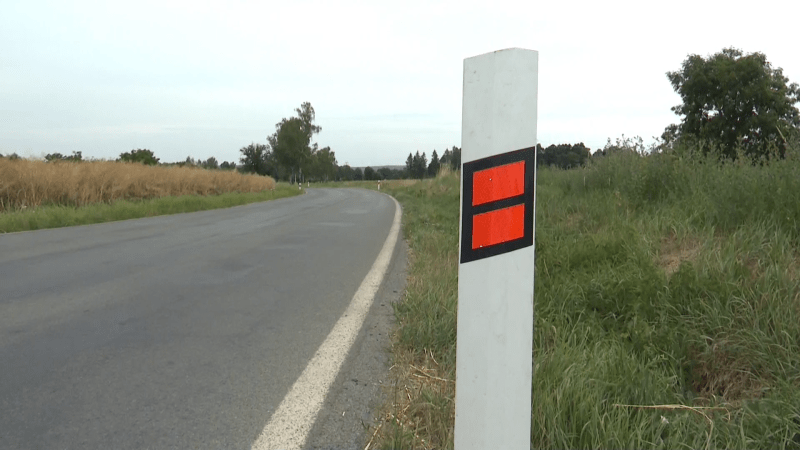 Nedaleko Příchovic zemřel 42letý motorkář, napadnout ho měl muž na koloběžce