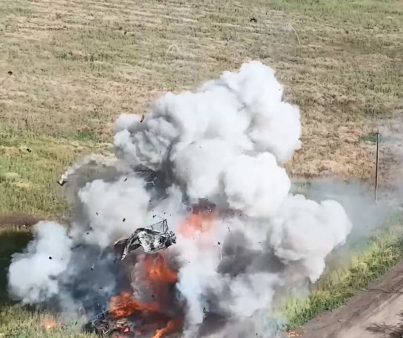 Ukrajinci zničili ruské obrněné vozidlo BTR.