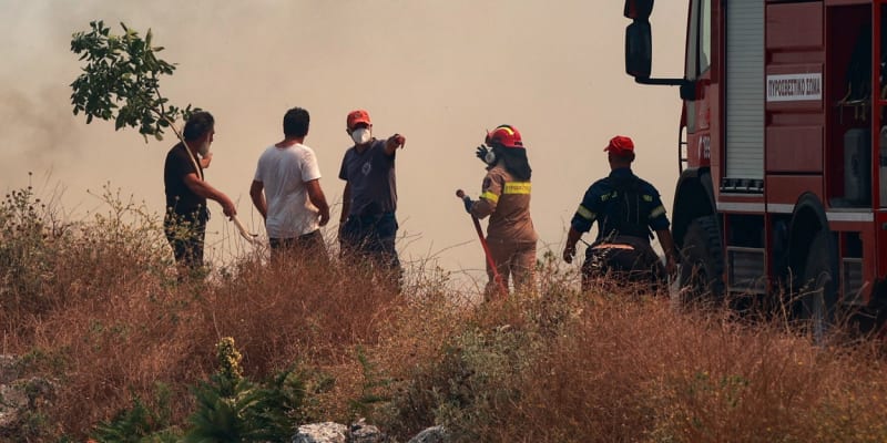Řecký ostrov Rhodos zasáhly ničivé požáry