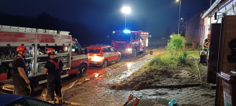 V Nesovicích na Vyškovsku hasiči odstraňovali následky bouřky.