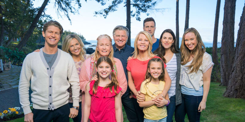 Rodinná dramata, romantika i šance na nové štěstí. To všechno přináší úspěšný seriál Domov na pobřeží. 