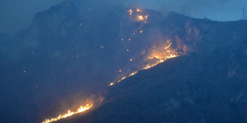 Palermo a okolí zachvátily požáry.