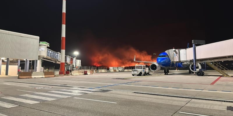 Požáry uzavřely letiště v Palermu.