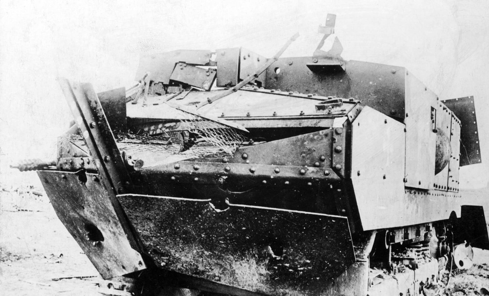 První tanky připomínaly bitevní lodě