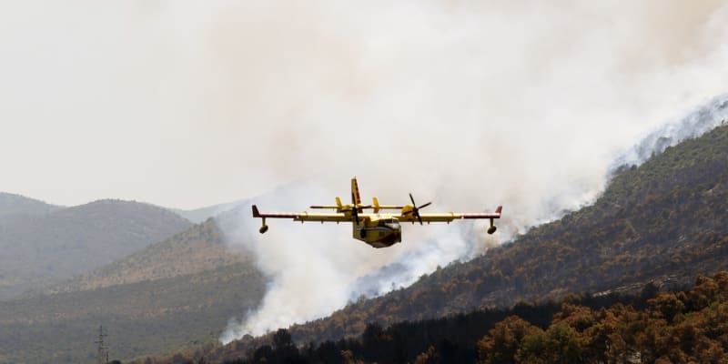 Hasiči bojují s požáry u Dubrovníku.
