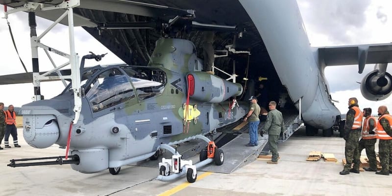 Nové vrtulníky AH-1Z „Viper“ dorazily do Česka.
