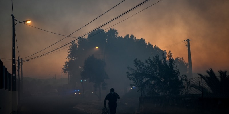 Požár v přírodním parku Sintra-Cascais v Portugalsku 