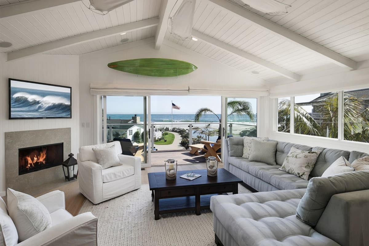 Ashton Kutcher s Milou Kunis investovali také například do domu na pláži v Santa Barbaře. 