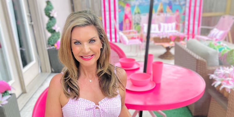 Influencerka Olivia Parazine a její Barbie zahrada