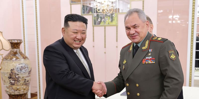 Severokorejský vůdce Kim Čong-un jednal s ruským ministrem obrany (16. 9. 2023).