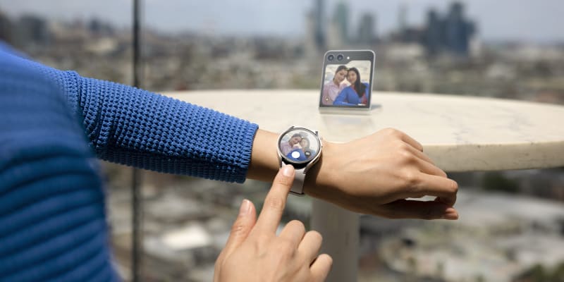 Nezapomnělo se ani na šikovné nositelné novinky v podobě Galaxy Watch6 a Galaxy Watch6 Classic.