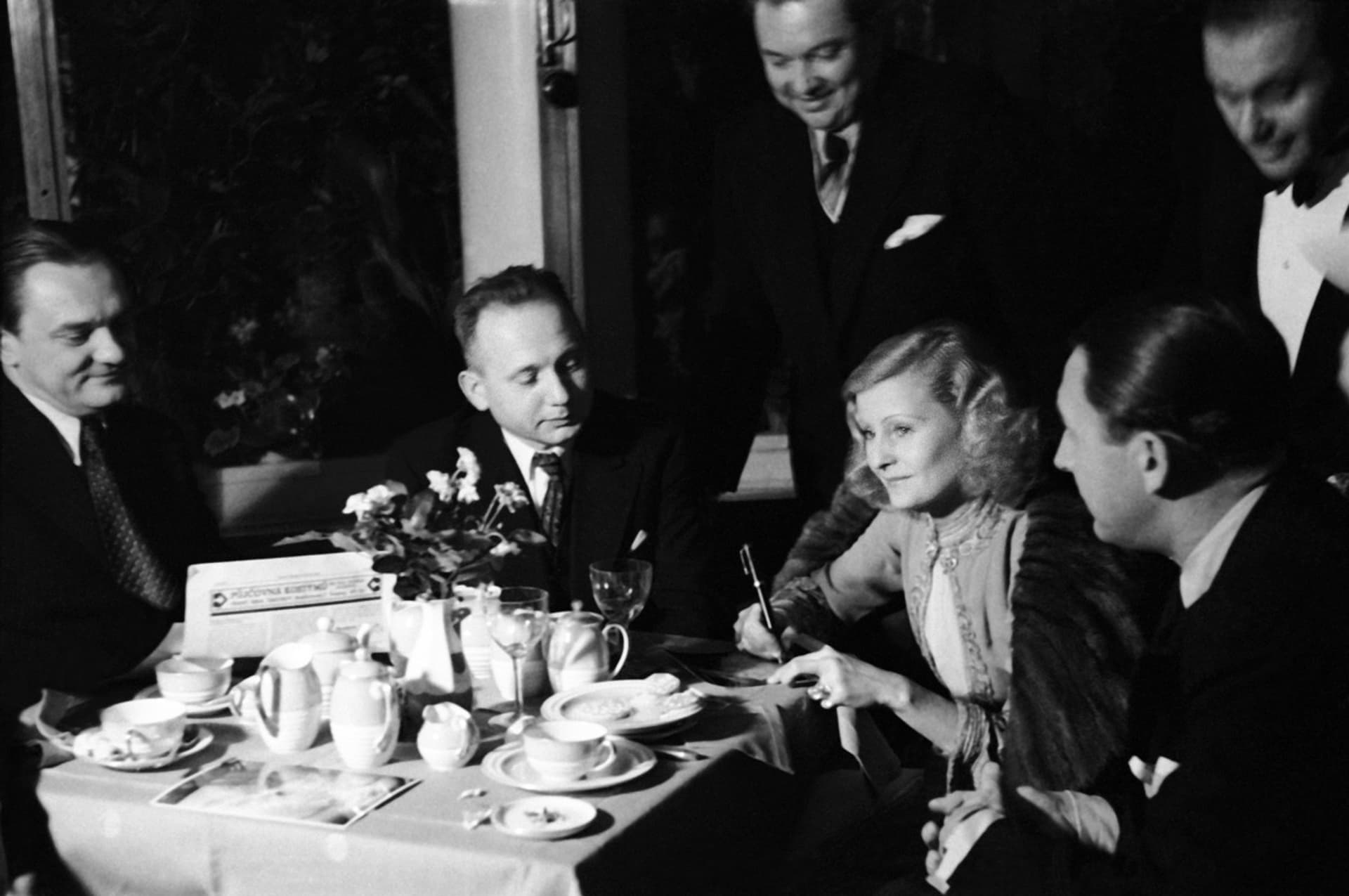 Rok 1937 a slavná německá herečka Lilian Harveyová v hotelu Alcron.