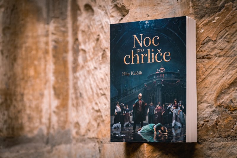 Nový román Noc pro chrliče od Filipa Kalčáka