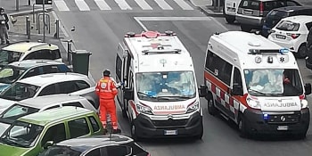 Opilá česká turistka se zřítila v Itálii z balkónu. Utrpěla velmi vážná zranění