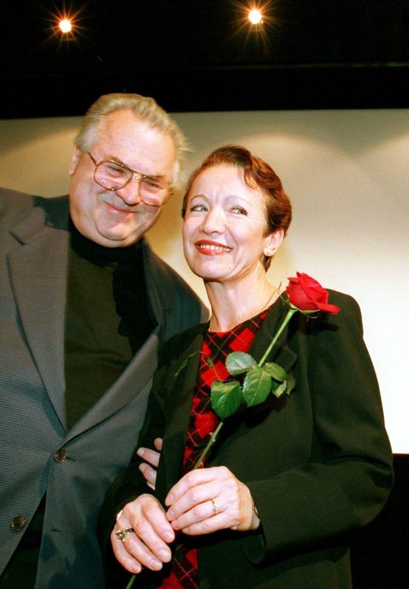 Hana Maciuchová s hereckým kolegou Bronislavem Poloczkem. 