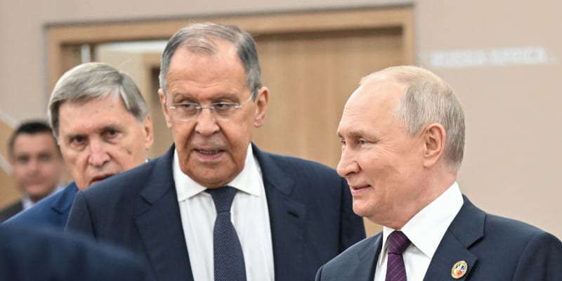 Sergej Lavrov a Vladimir Putin