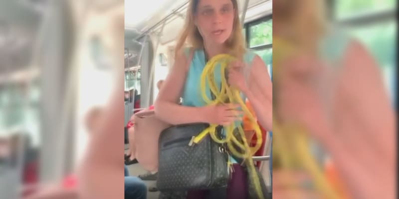 Recidivistka Alice Večerková napadla vodítkem muže v tramvaji
