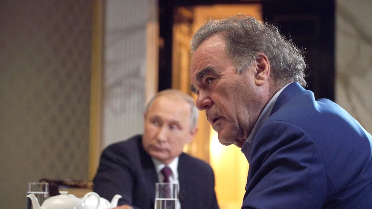 Americký režisér Oliver Stone v rozhovoru s ruským prezidentem Vladimirem Putinem.