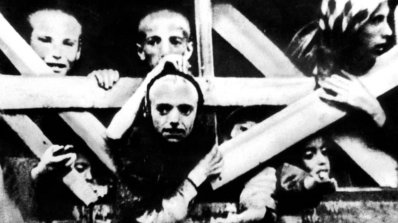 V Treblince zahynulo až 900 000 lidí. Vzpoura ve vyhlazovacím táboře měla krutou tečku